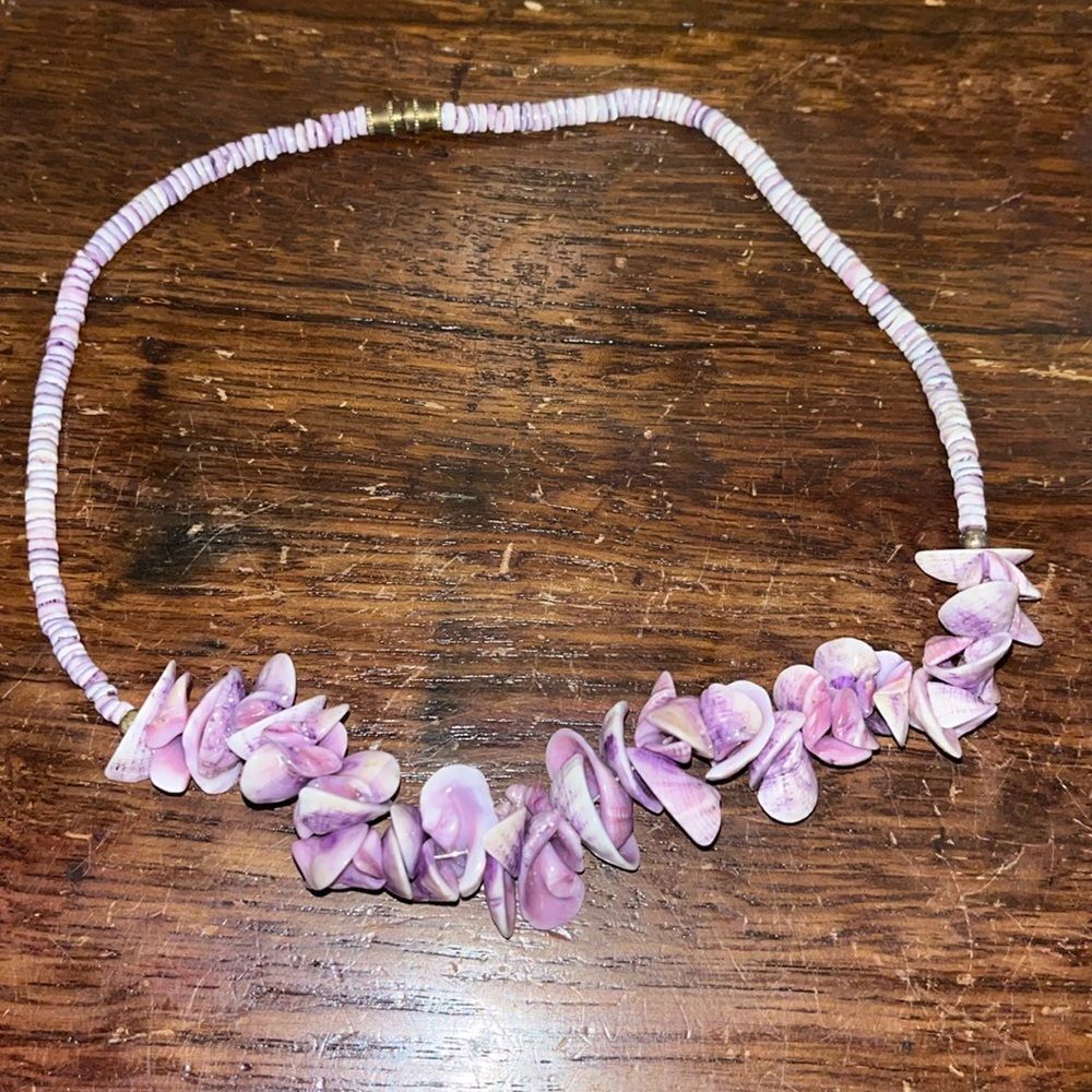Pretty Purple Lilac White Sea Shell Puka Retro 🤙Necklace 🏄‍♀️ Hawaii Style